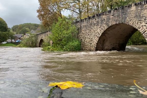 La Vézère en crue à Saint-Viance.