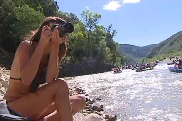 Photographe pro sur les berges de l'Ardèche 