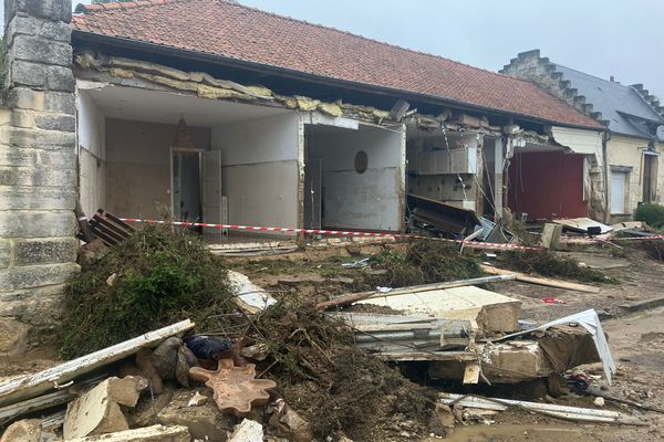 La maison de la femme décédée a été détruite par la coulée de boue.