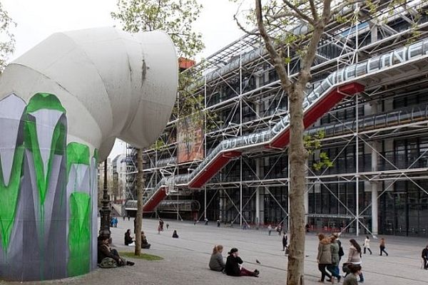 Le Studio 13/16, situé dans le niveau bas du Forum au Centre Pompidou, a été conçu par le designer Mathieu Lehanneur.