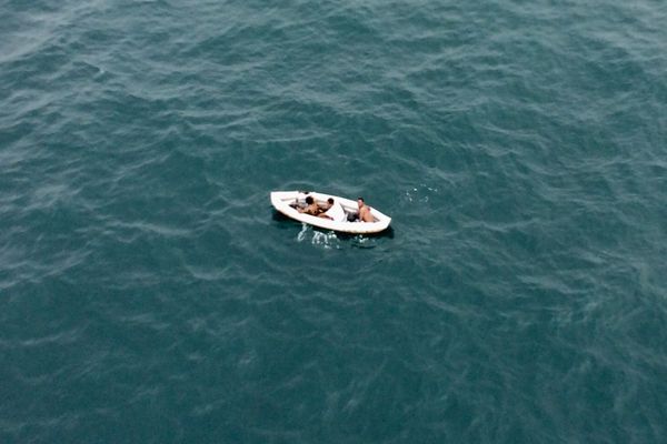 Trois migrants ont été retrouvés en état d'hypothermie sur un kayak.