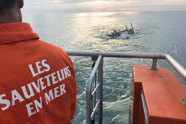 Un bateau avec à son bord un pêcheur coule au large du Grau d'Agde - 15 octobre 2018