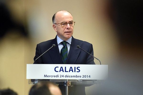 Bernard Cazeneuve, à Calais le 24 décembre 2014