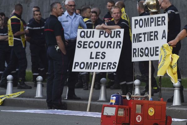 Les sapeurs-pompiers manifestent leur lassitude.