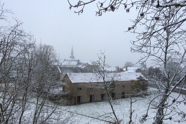 Bersac-sur-Rivalier en Haute-Vienne enneigé au petit matin