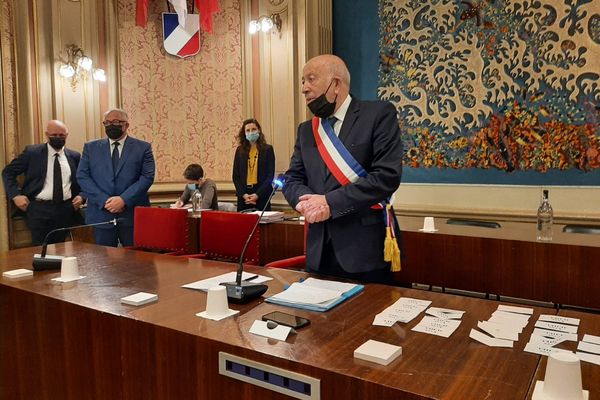 Le nouveau maire de Menton, Yves Juhel, arrivé en tête du second tour de l'élection municipale, le 12 février 2022.