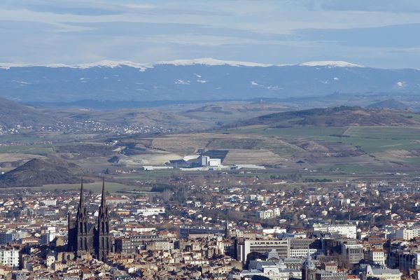 25°C à Clermont-Ferrand jeudi, c'est 10°C de plus que la moyenne saisonnière. 