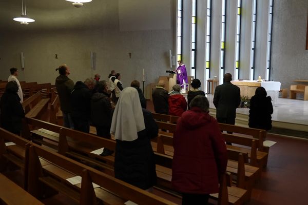 Une messe en hommage aux sans abris morts dans la rue était organisée à Villeurbanne, ce samedi 14 décembre.