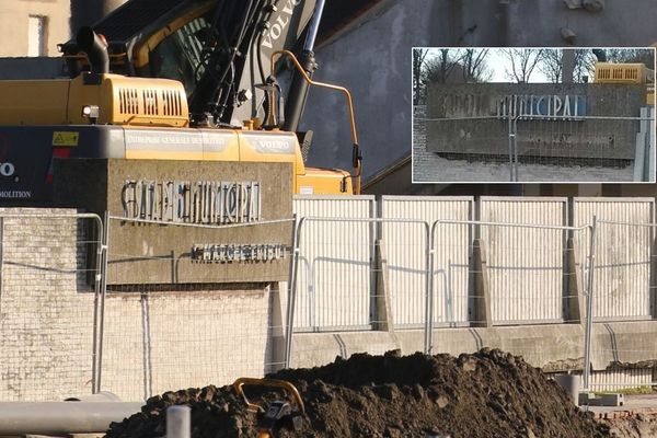 Les mots "Stade, "Marcel" et "Tribut" de l'enseigne historique du stade de Dunkerque ont disparu.