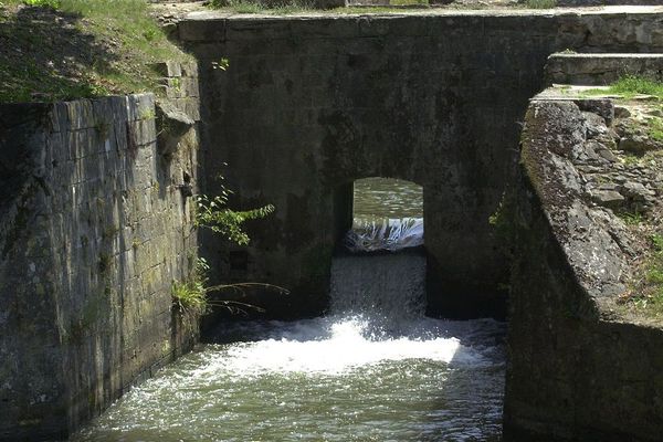 La compagnie de théâtre Merversible s'installe au seuil de Naurouze sur le canal du Midi.