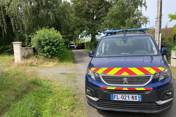 Au lendemain d'une fusillade meurtrière à Espinasse-Vozelle (Allier), un barrage filtrant a été mis en place ce dimanche 14 juillet.