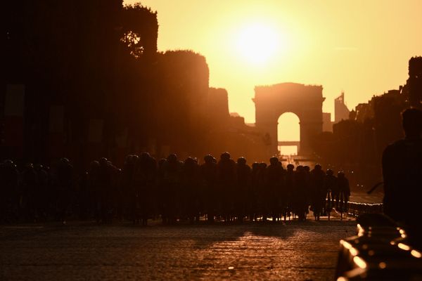 5 000 personnes au maximum pourront accéder aux Champs-Elysées pour voir l'arrivée du Tour de France.