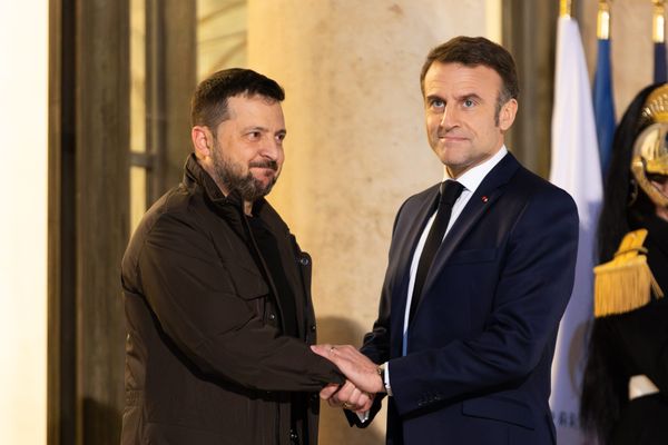 Emmanuel Macron reçoit le président ukrainien Volodymyr Zelensky le 16 février dans le cadre de la signature d'un accord bilatéral de sécurité entre la France et l'Ukraine.