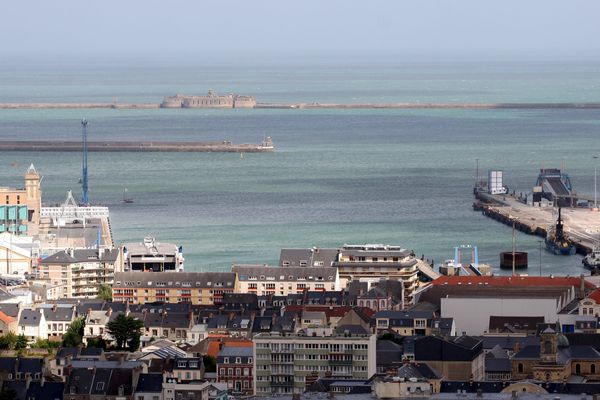 Retour progressif des éclaircies dans la matinée à Cherbourg, ce dimanche...