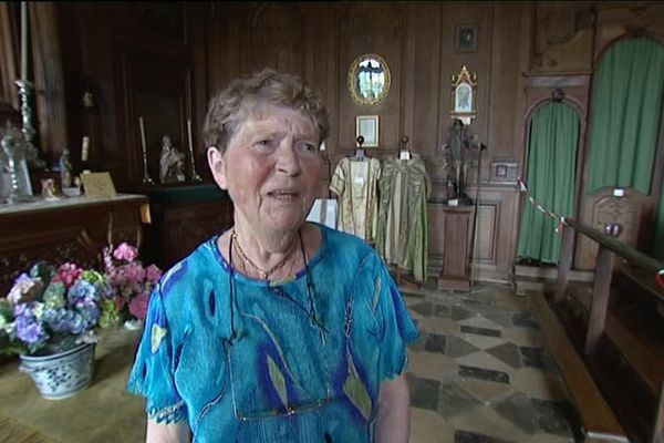 La Comtesse de Salverte dans la Chapelle du château de Ray-sur-Saône, en août 2014.