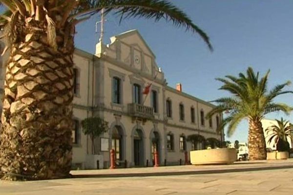 A Port-la-Nouvelle, dans l'Aude, les opposants ont bien du mal à établir des listes paritaires.