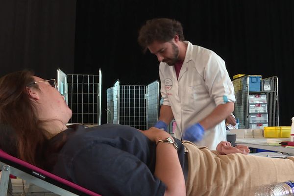 Parmi les lieux originaux de collecte, l'EFS s'était installé ce 3 juillet au "Plongeoir" au pôle national cirque, au Mans.