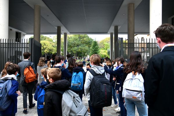 Une intervenante d'un établissement catholique de Bayeux congédiée pour "son orientation sexuelle".