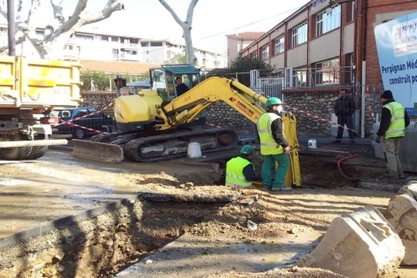 Perpignan - rupture d'une canalisation d'eau lors de travaux - 26 février 2013.