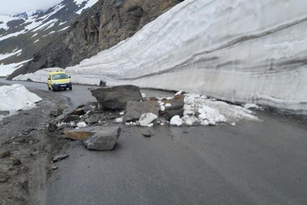 Un éboulement a eu lieu ce mercredi soir au col de l'Iseran rendant la route impraticable, côté Maurienne - 14 juin 2023