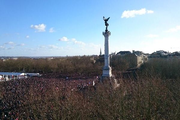 Le rendez-vous a été donné place des Quinconces où on peut supposer que près de 100 000 personnes viendront manifester dans l'après-midi.