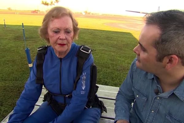 Margueritte Miller a sauté en parachute pour ses 90 ans avec le souvenir du débarquement en tête !