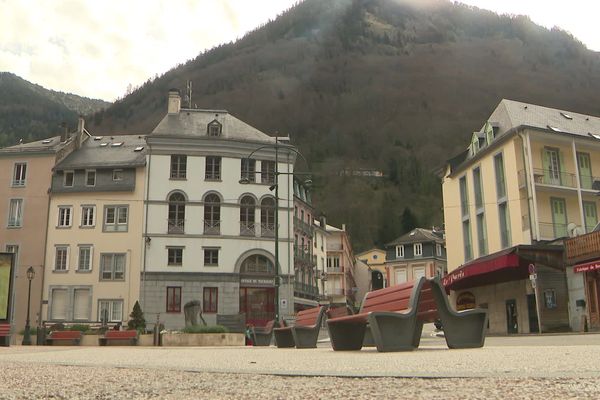 Covid-19  pendant : limitation des déplacements à 10 kilomètres, la ville de Cauterets désertée pendant les vacances de Pâques.