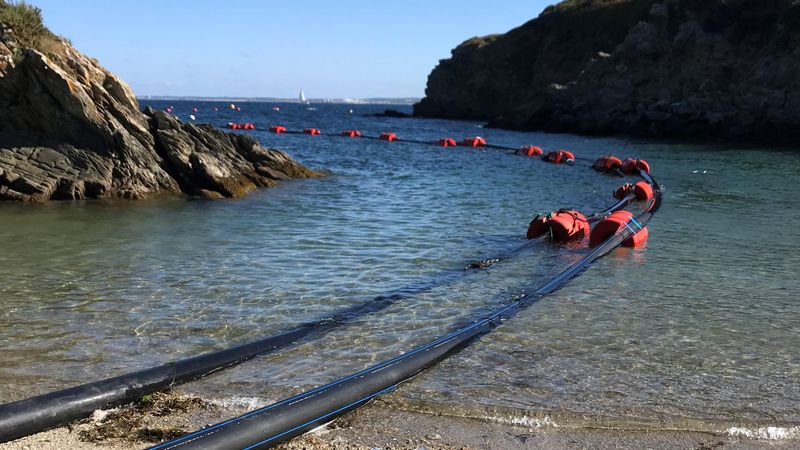 Le pompage de l'eau de mer pour l'usine de dessalement de Groix (août 2022)