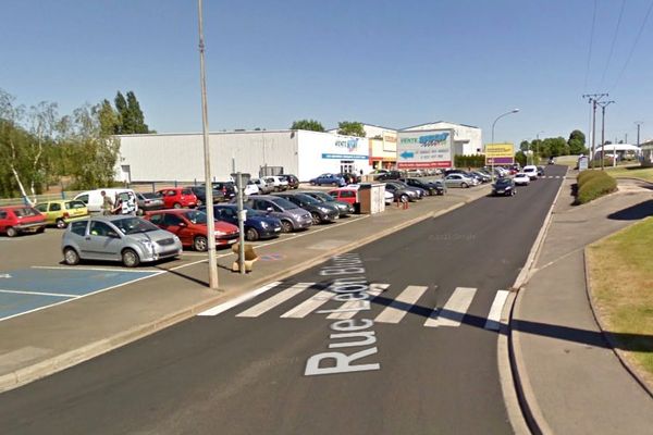 L'accident a eu lieu rue Léon Blum à Noeux-les-Mines, entre le magasin Dia et la société Artois Comm