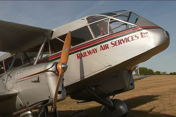 Un Havilland 84 Dragon Anglais de 1932 présent à Saint-Junien ce week-end.  