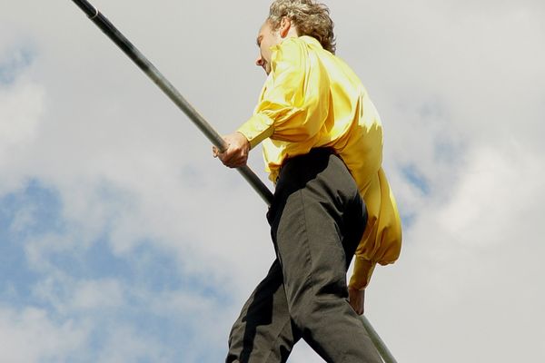 Une performance exceptionnelle ce dimanche 6 avril 2014 : Le funambule Denis Josselin traversera la Seine ! 