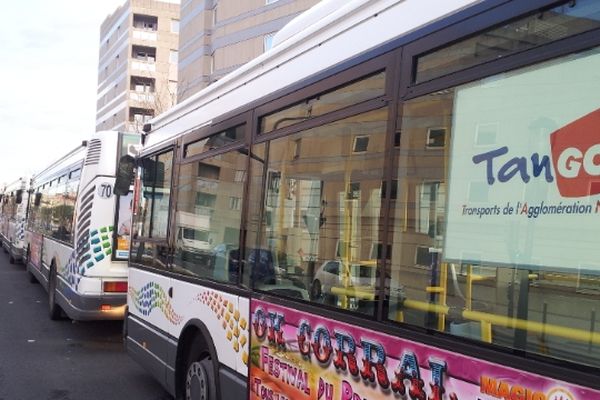 Nîmes : grève d'une heure des salariés des bus urbains du réseau Tango - 12 avril 2013.