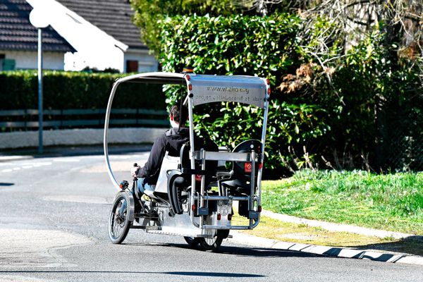 Une association dans l'Eure s'est donnée pour mission de monter un vélo solaire, afin d'organiser des transports écologiques.