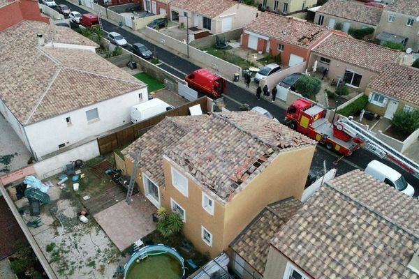 le coup de vent violent à Sauvian (34) a provoqué des dégâts notamment sur les toitures des maisons