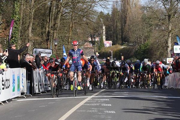 Le Néerlandais Fabio Jakobsen (SEG Racing) a remporté au sprint mardi la deuxième étape du Tour de Normandie en Seine-Maritime.