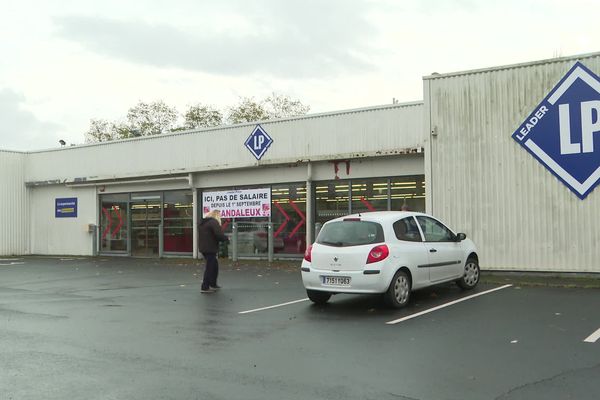 Des salariés de ce supermarché Leader Price n'ont pas été payés depuis plus de trois mois. Ils saisissent les prud'hommes.