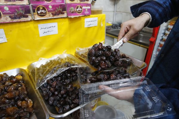 Pendant le ramadan, le jeûne est généralement rompu au coucher du soleil avec une datte.