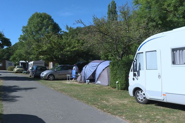 Le camping de Clécy en Suisse normande affiche complet jusqu'au 20 août, au moins.