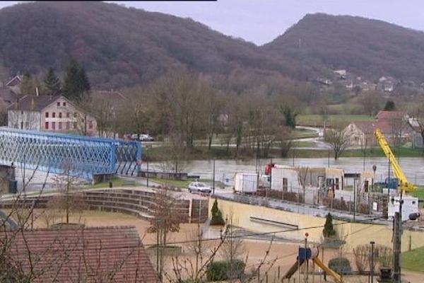 La grue est tombée sur la route départementale