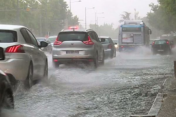 Montpellier - les routes inondées dans les quartiers nord après 1h30 d'orage - 11 juin 2018.