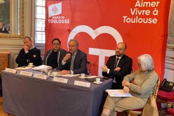 Le maire de Toulouse et son conseil municipal vote le gel de la taxe foncière à Toulouse.