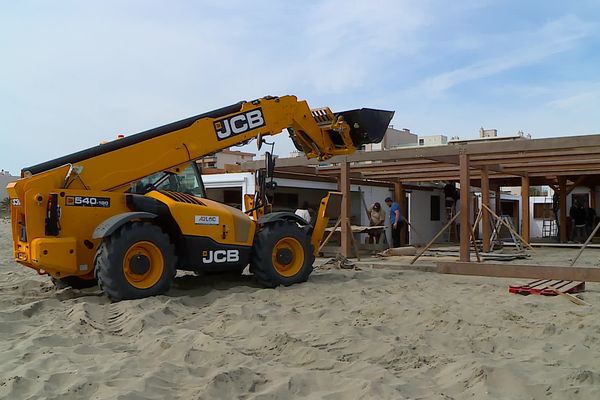 Cette année les paillotes de Canet-en-Roussillon doivent répondre à de nouvelles règlementations. Mardi 16 avril 2024.