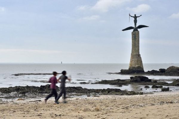 L'accès à la grande plage de Saint-Nazaire restera autorisé mais la baignade sera interdite