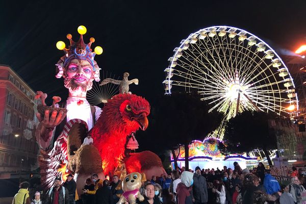 Le roi des animaux du Carnaval de Nice 2022 sur la place Masséna