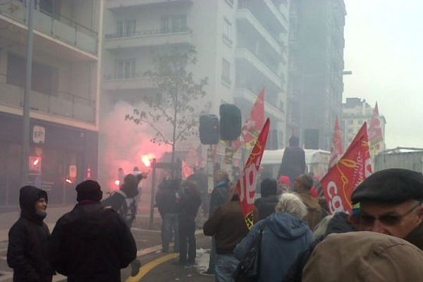 Manif contre la précarité à Grenoble