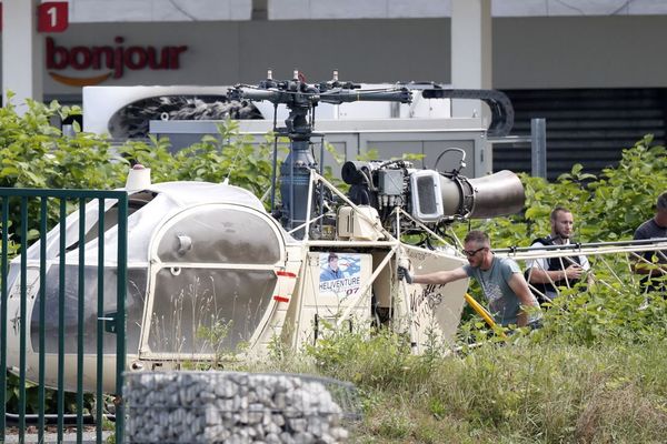 L’hélicoptère utilisé pour l’évasion de Redoine Faïd, en juillet 2018. L’appareil a été retrouvé à Gonesse, dans le Val-d'Oise.