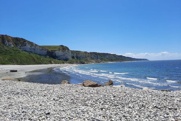 Plein soleil ce DIMANCHE sur la plage de St Jouin Bruneval, sur la Côte d'Albâtre,