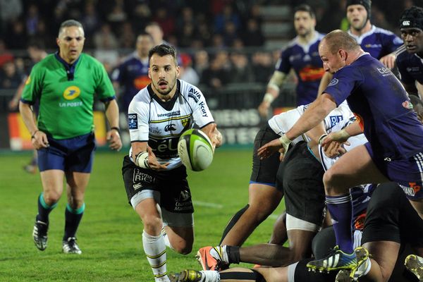 Julien Audy, le demi de mêlée du Stade Rochelais à la manoeuvre 