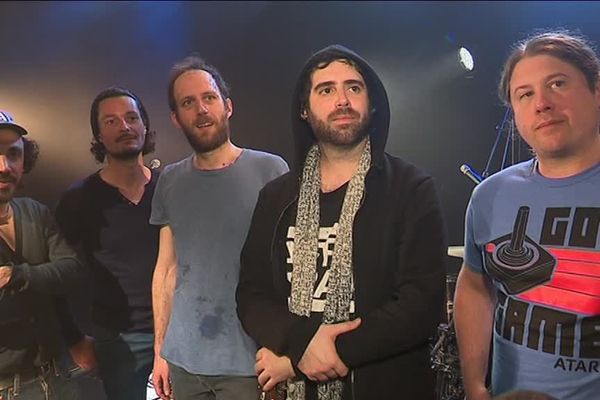 Le groupe Stuck in the Sound, lors de leur résidence au Big Band Café à Hérouville St-Clair en mars 2019.