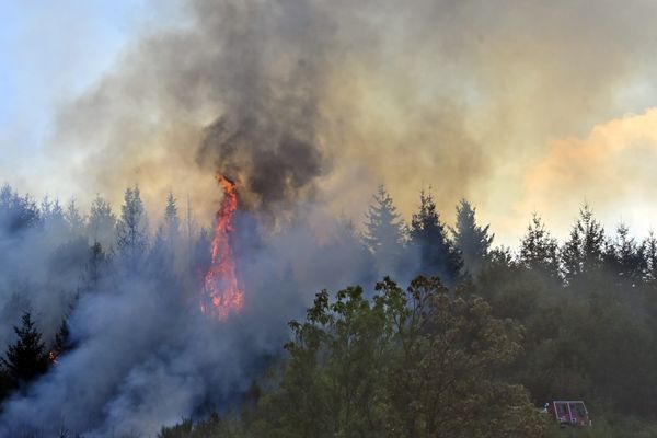 Incendie dans le secteur de Marcols-les-Eaux (21/08/23)